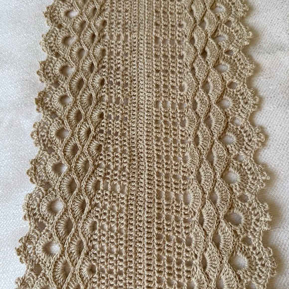 Table Runner Handmade Crochet New 100 % Cotton 43 in x 9 in